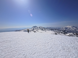 快晴の中、火打山へ。風は強い