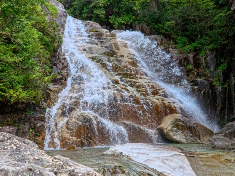 本の表紙にもなっている樽ヶ沢の滝