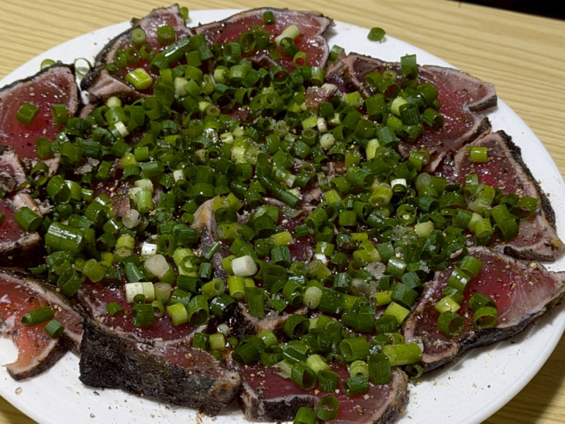 塩尻の自宅で宴会。特にカツオのレバ刺し風が好評だった。