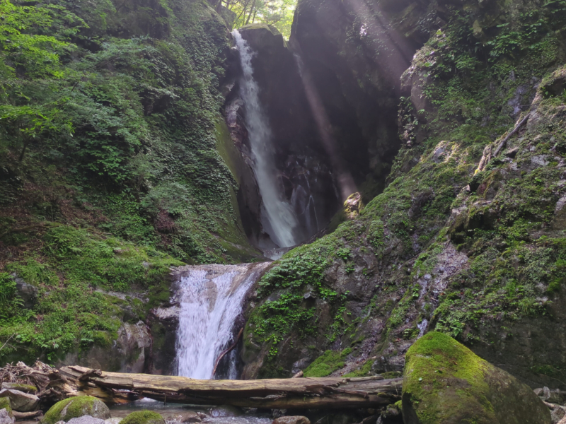 桟の滝。
3m+CS 20m。左岸から巻ける。