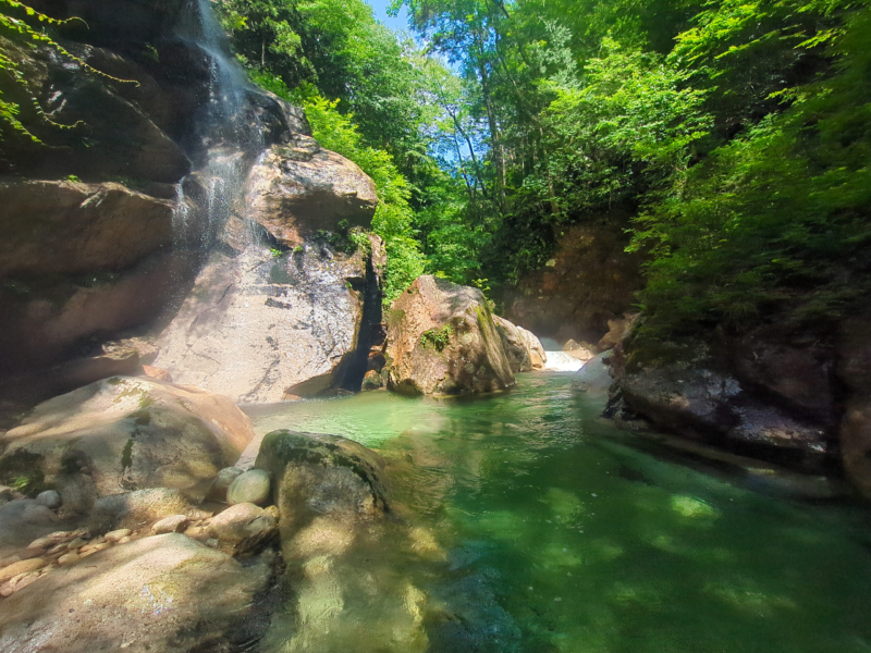 乳川本谷。期待していなかったがこの時点でキレイ。