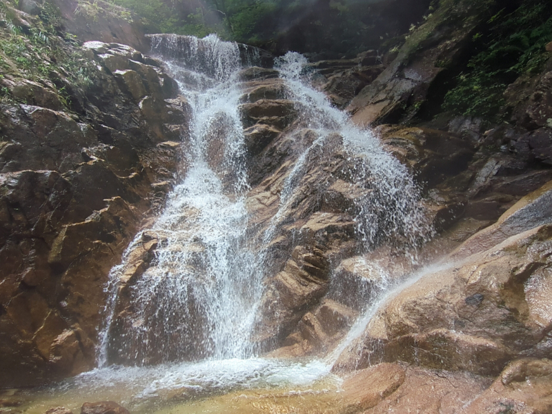 10mシャワーを浴びて登る。これは一応ロープを出した。
